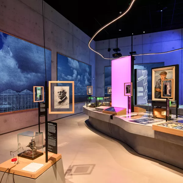 beeld van tentoonstelling in polderpaviljoen